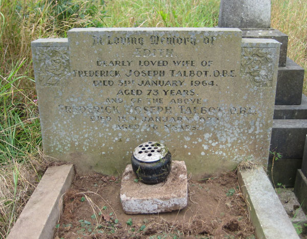 Photo of Grave CC32