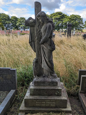 Photo of Grave CC5