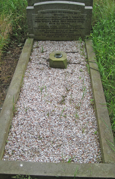 Photo of Grave CC6