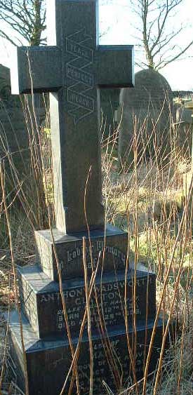 Photo of Grave EEm17