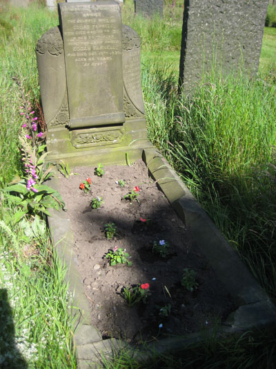 Photo of Grave F4