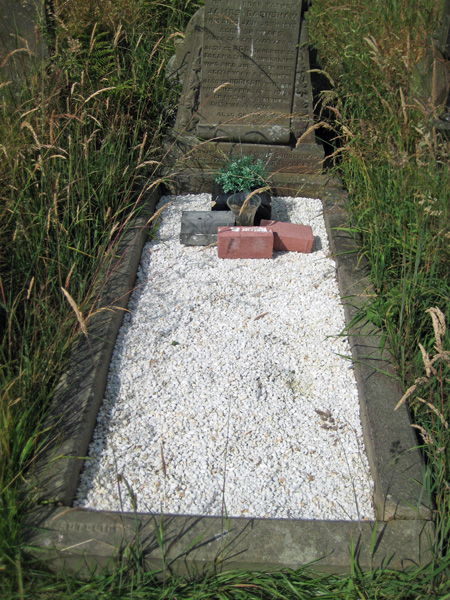 Photo of Grave G15