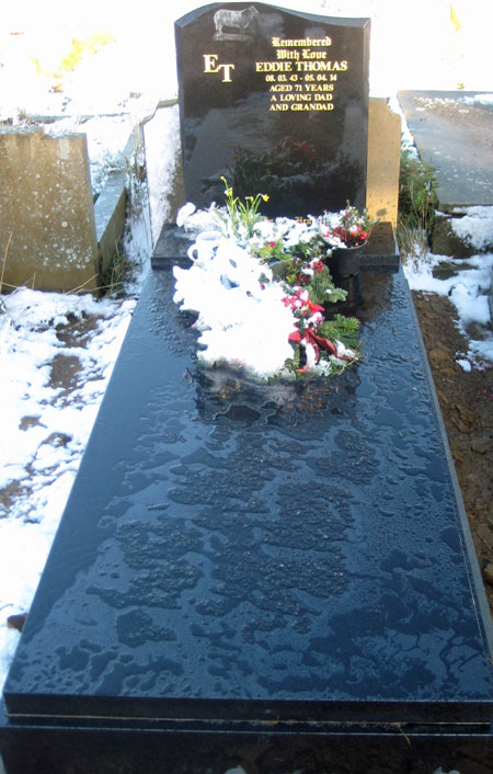 Photo of Grave R33